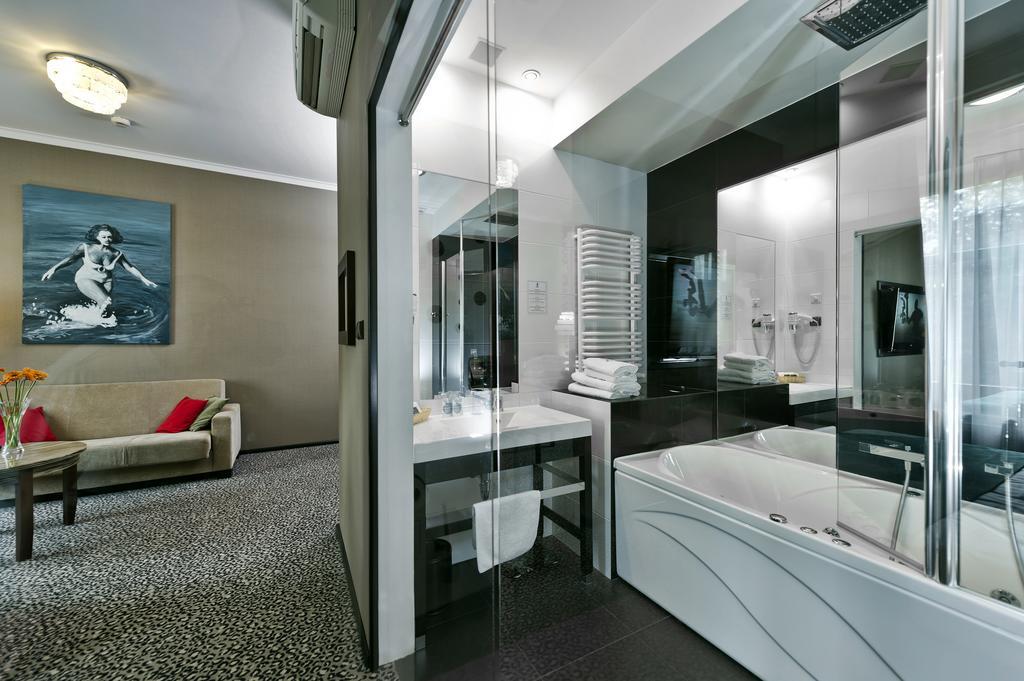 Hotel Fado Spa & Restaurant 스비드니카 객실 사진